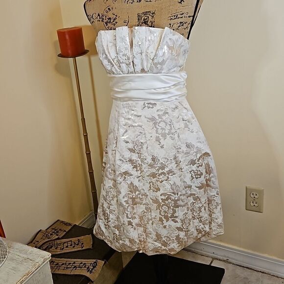 Betsy & Adam Strapless Golden floral cocktail dress size 4 - Picture 3 of 11